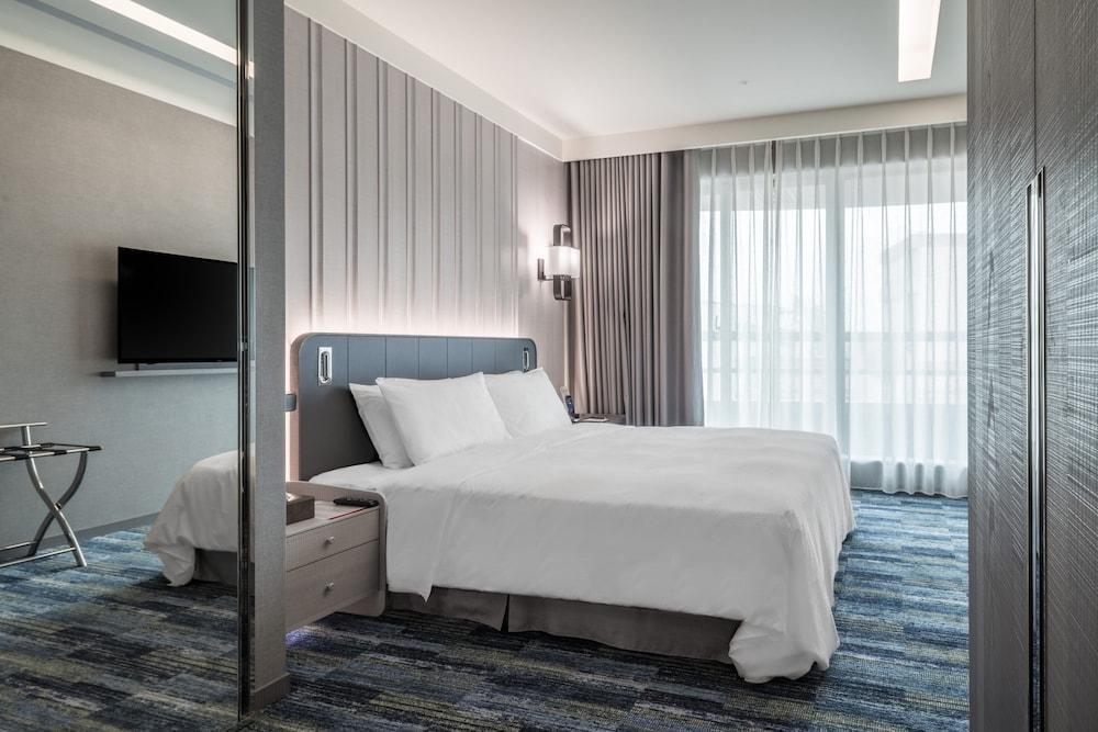 Chateau De Chine Hotel Taoyuan Bagian luar foto