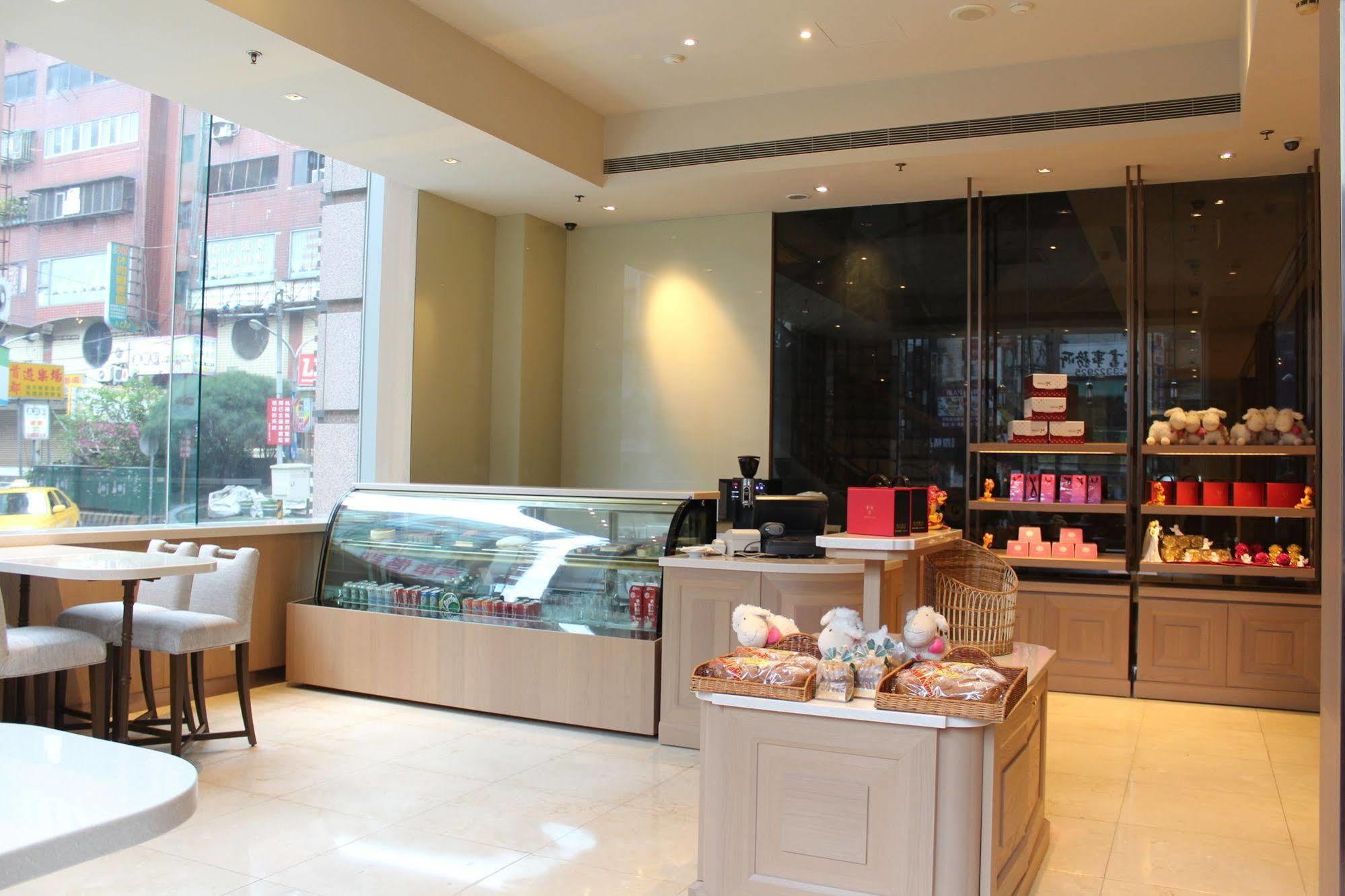 Chateau De Chine Hotel Taoyuan Bagian luar foto