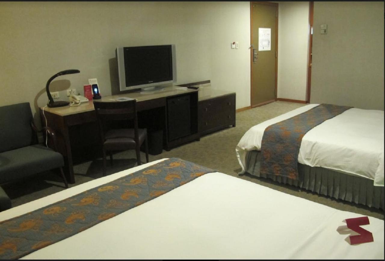 Chateau De Chine Hotel Taoyuan Bagian luar foto